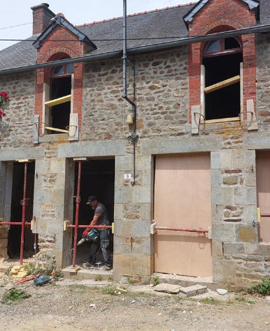 Les avantages des outils et équipements modernes du maçon à Villedieu-les-Poêles