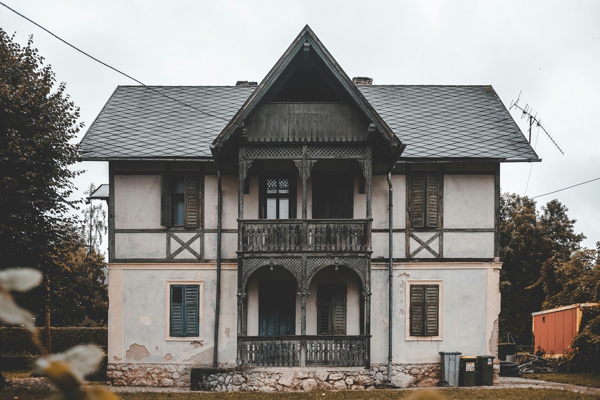 Les travaux à prévoir avant d’acheter une maison ancienne